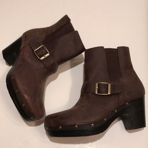 NWOT CLARKS BOOTIES BOOTS ZIP HEELS 6
